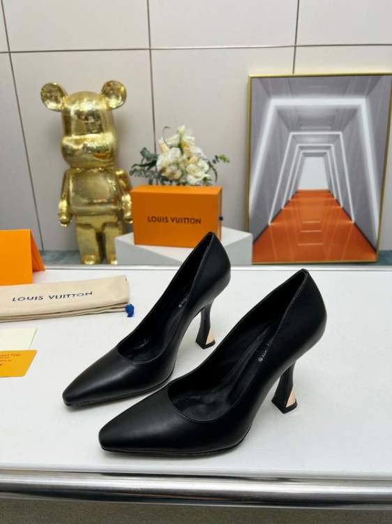Picture of Louis Vuitton Shoes _SKULVsz35-41913536.5cmmnf0314